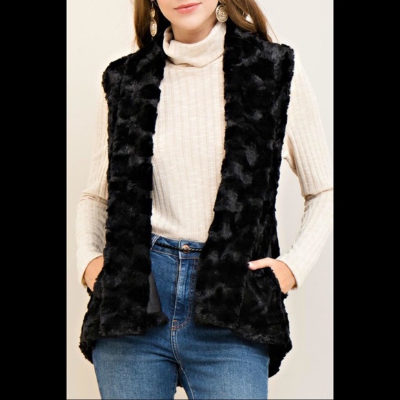 entro Jackets & Blazers - Faux Fur Swing Vest - Black